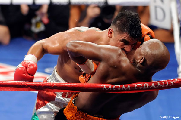 mayweather_kos_ortiz_in_the_fourth