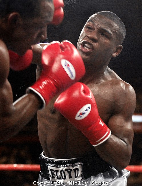 Floyd Mayweather W 12 Victoriano Sosa