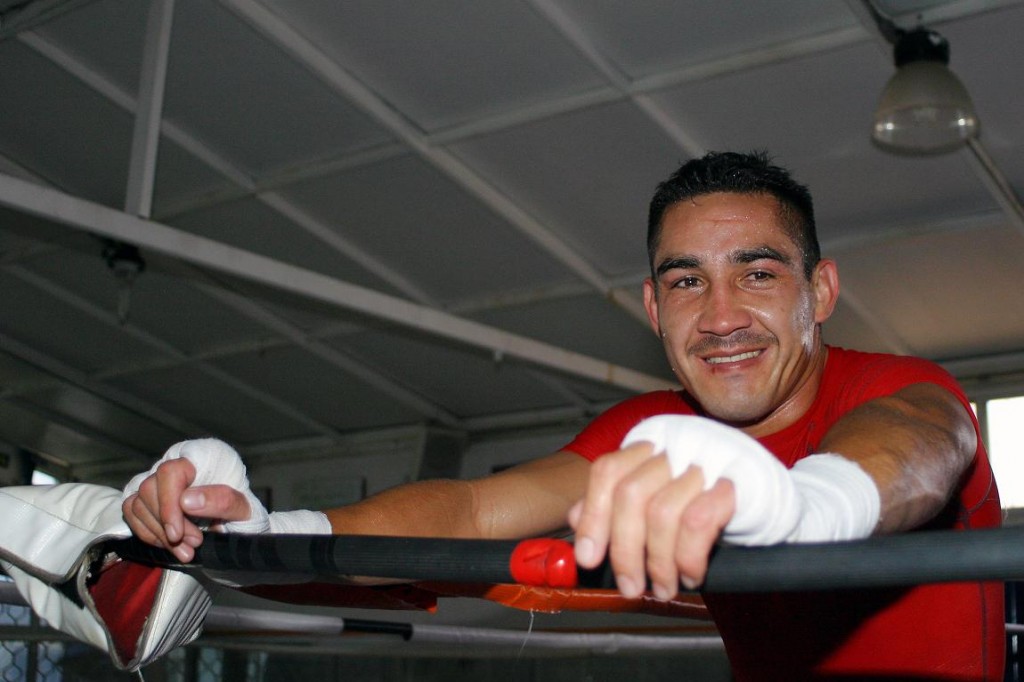Pesaje y Entrenamiento de Humberto Soto Pesaje y Entrenamiento de Humberto Soto